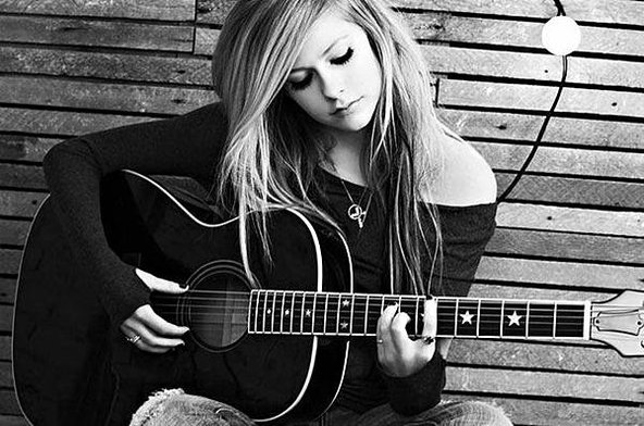 avril-lavigne-press-650b.jpg