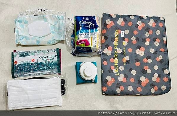 旅遊出國行李準備 ｜登機箱、保養化妝品、盥洗用具、電子用品、
