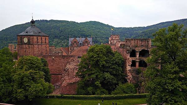 《德國》Heidelberg｜居高臨下的海德堡城堡。哲學家小