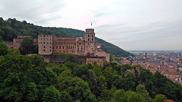 《德國》Heidelberg｜居高臨下的海德堡城堡。哲學家小