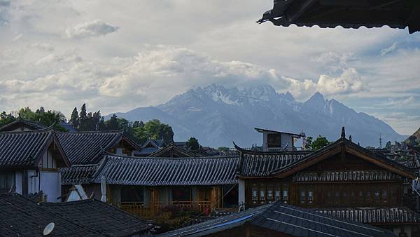 格姆女神山上的靜謐日出