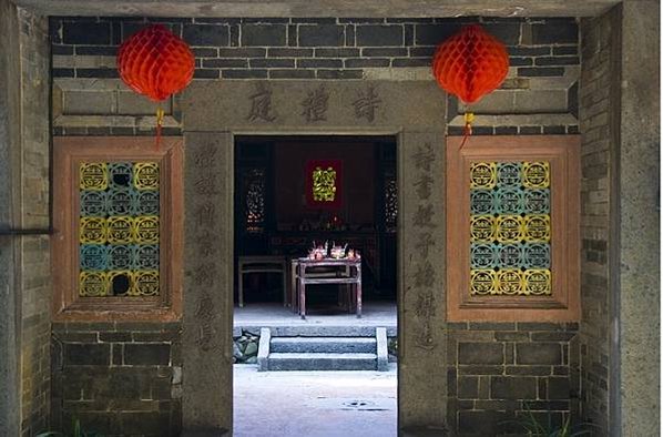 懷遠樓客家人建於1907年，樓高4層位於福建省漳州市南靖縣梅