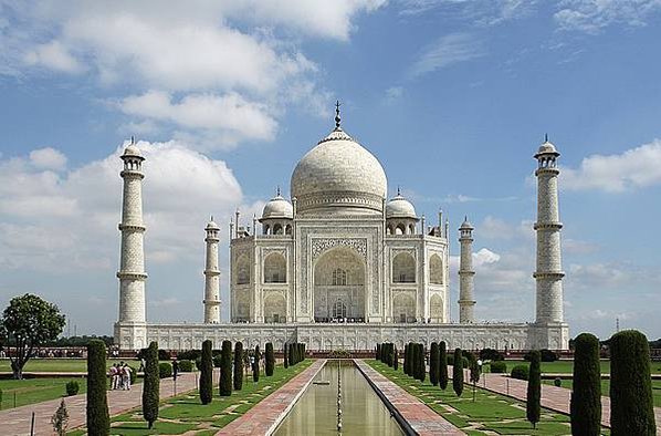 800px-Taj_Mahal_(Edited)