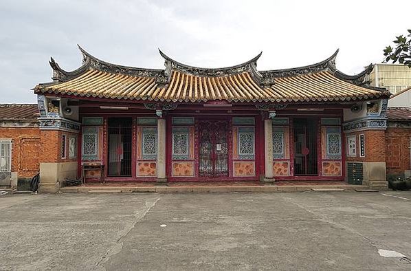 台灣土官有漢人(姜朝鳳家族)也有原住民家族(知母六)，清朝治