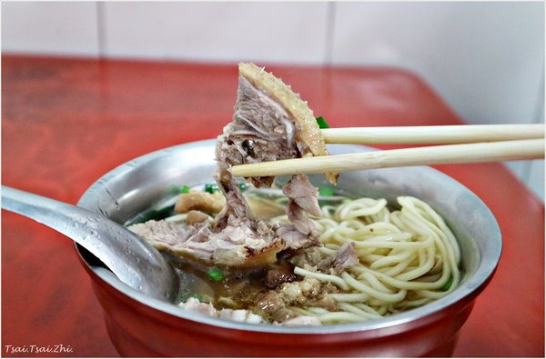 [高雄新興]阿芬仔鴨肉麵｜隱藏在住宅巷弄中，經濟實惠又好吃的