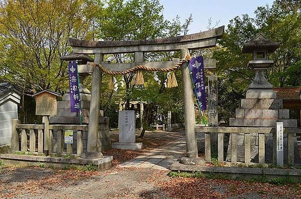 Munakata-jinja_(Kyoto_Gyoen),_torii