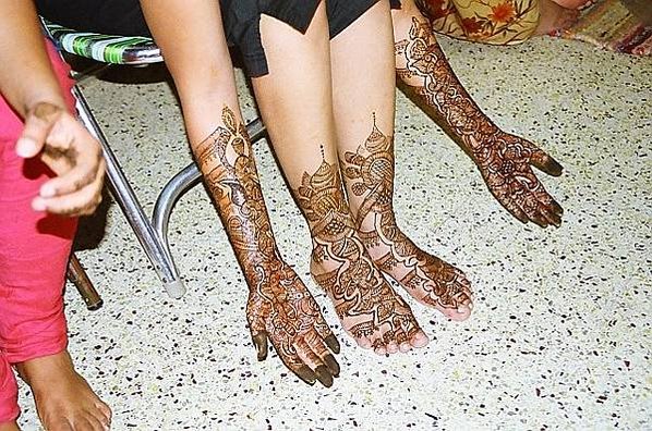 Mehendi_decoration_on_feet