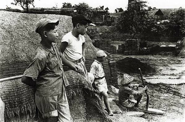 《光景：葉裁．攝影創作六十年》1946年出生於彰化縣二林鎮八