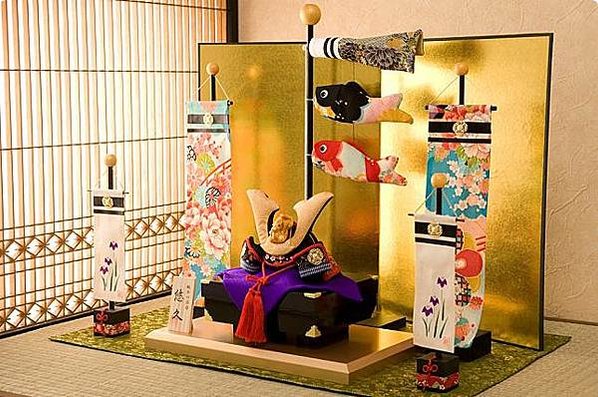日本的“端午節“菖蒲”與“尚武”這一詞語相關聯，（端午節）演