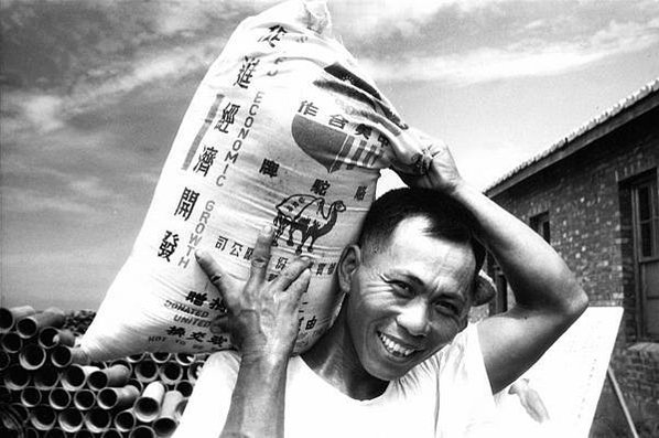 麵粉袋首次出現，是二戰後的1951-1965美援年代-美援時