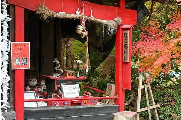 尾道 福石貓神社/「福石貓」招財貓美術館/貓之細道是一條從廣