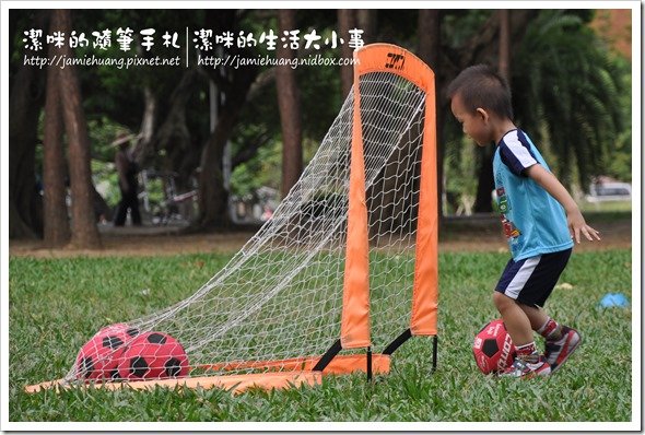 小宇的幼兒足球之踢球入門