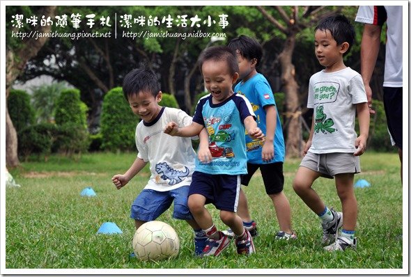 小宇的幼兒足球之搶球練習