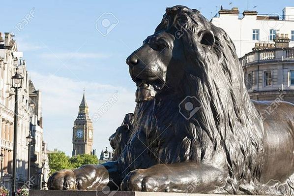 12920216-在倫敦市中心，英國特拉法加廣場裁剪拍攝的獅子雕像