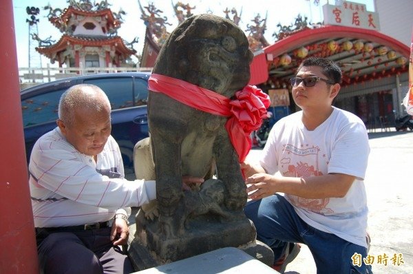 觀音亭門口雌雄石獅一對是在光緒1887年間興建媽宮總鎮署（今