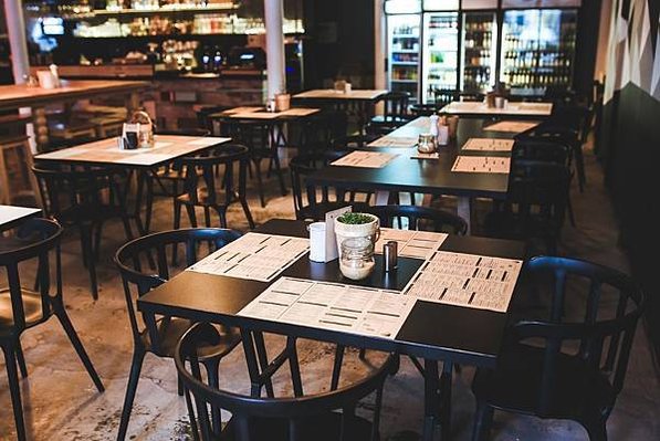 table-in-vintage-restaurant-6267