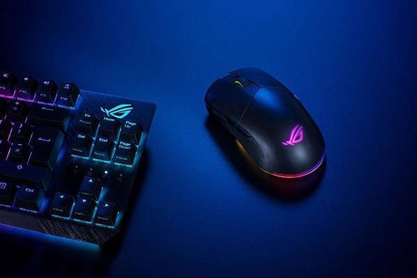 可雙手通用的ROG Pugio II無線電競滑鼠搭載領先業界的16,000 dpi光學感測器，以每秒高達400吋(IPS)的追蹤速度及40g加速度，提供絕佳精準度，是精銳頂尖遊戲玩家首選。