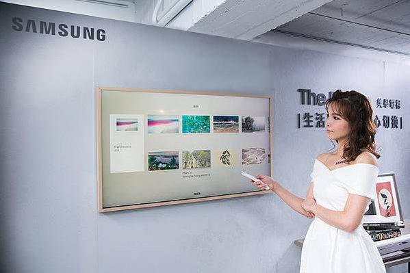 【新聞照片9】The Frame美學電視專為藝術愛好者而生，藝術模式能隨心切換內建1200幅以上的畫作