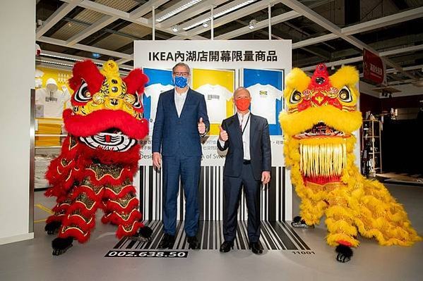 圖說三：IKEA內湖店於今(28)日盛大開幕，IKEA宜家家居集團董事凌思卓（Martin Lindström）與大潤發總經理Pascal Delval一同歡慶