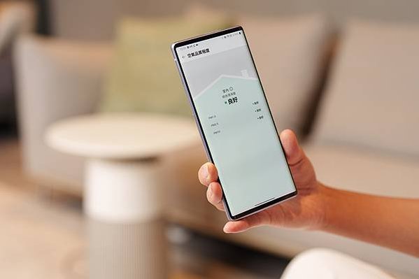 【新聞圖片8】LG AeroFurniture 新淨几內建WiFi，輕鬆連接LG ThinQ App，可遠端開啟關閉、設定預約排程，並輕鬆地監控家中空氣品質