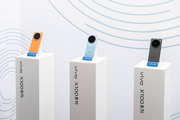 【新聞照片1】即日起再推出電信資費專案，搭配中華電信、台灣大哥大、遠傳電信指定資費，享vivo X100 5G入手價最低0元起