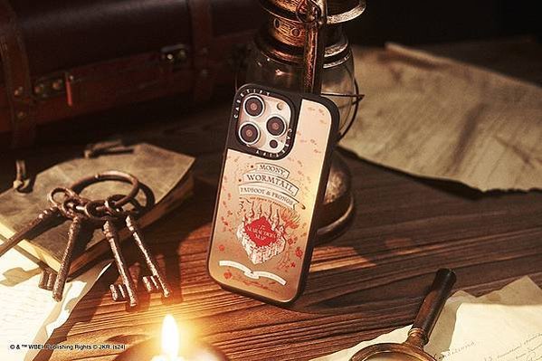 圖2. Harry Potter X CASETiFY 聯名系列充滿神秘魅力的印花手機殼