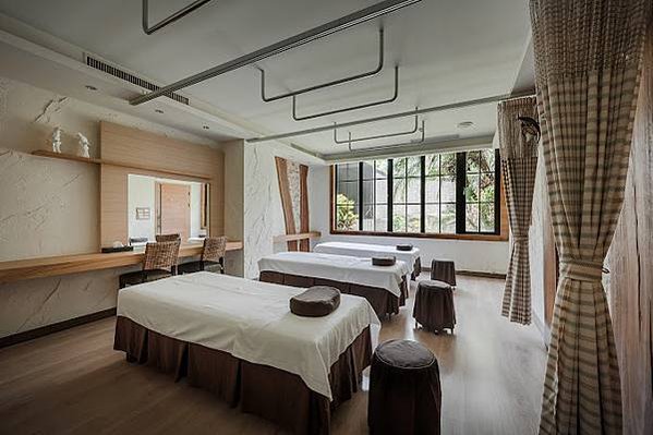 高雄按摩左腳右腳包廂