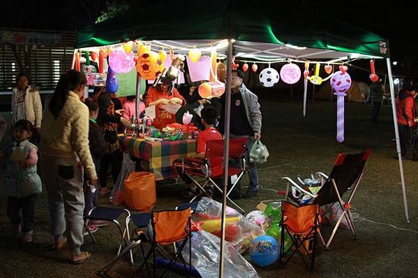 【露營瘋】苗栗藍鵲露營區之喜安納美食旅遊團的藍色下午茶&amp;夜市