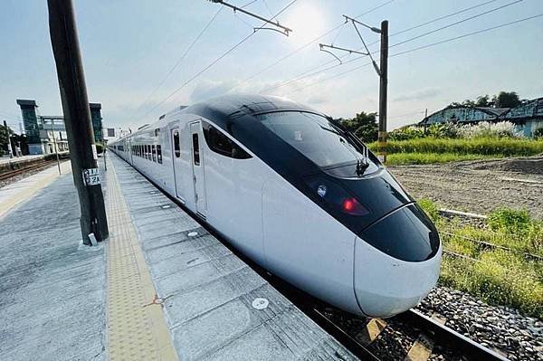 台鐵EMU3000列車, 台鐵EMU3000型新自強號, 台鐵EMU3000商務艙