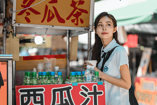 韓國最美模特兒金寶拉漫遊府城 黃偉哲市長帶路逛臺劇「想見你」