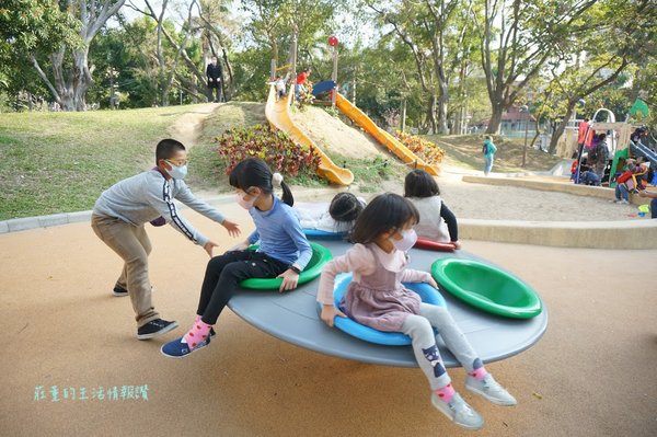 新竹市特色公園「新竹中央公園」停車方便,新竹巨城旁好玩的親子