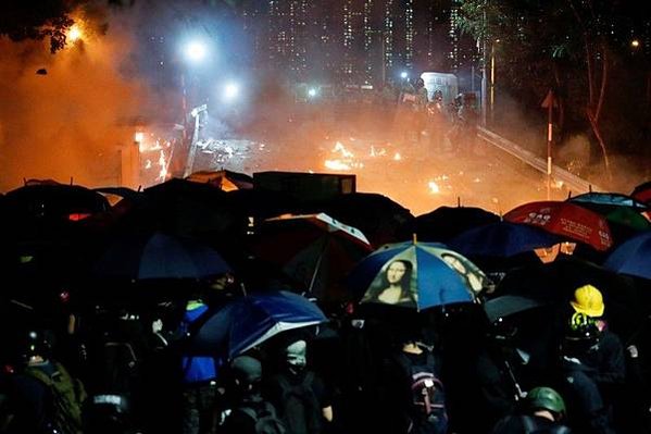 郭位/不只香港中文大學遭港警攻擊，香港城市大學也淪陷槍林彈雨