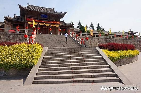 后土/神農氏後裔，共工之子句龍（后土），因善於治理水土，後來