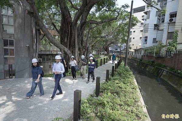 新竹市汀甫圳引頭前溪水，流經十八尖山、香山入海，目前仍肩負重