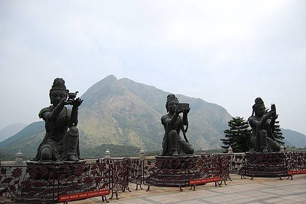 800px-View_From_Tian_Tan_Buddha_(1424064284)