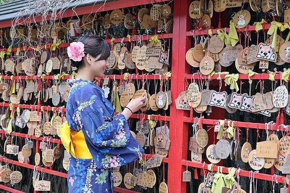 日本時代的臺灣男人要穿三件式西裝+麥桿帽/這頂「中折帽」，便