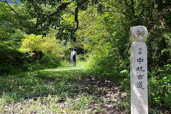 『雄鎮蠻煙』、『虎字碑』、金字碑，都是清台灣鎮總兵劉明燈書+