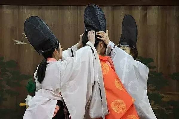 日本武士成人禮-元服/「元」是頭的意思，「服」是穿的動詞意思