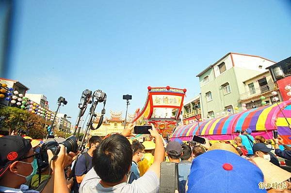 東港迎王平安祭典，東港人稱迎王-迎接代天巡狩的五位王爺神（千