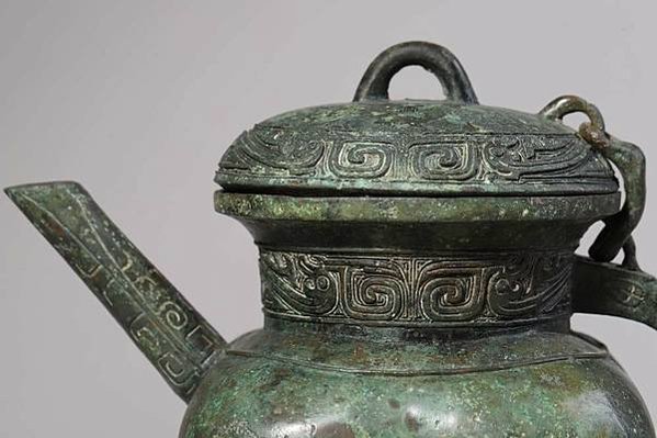青銅卣/卣（音「友」）一種古代酒器，常見於商朝和西周時期，在