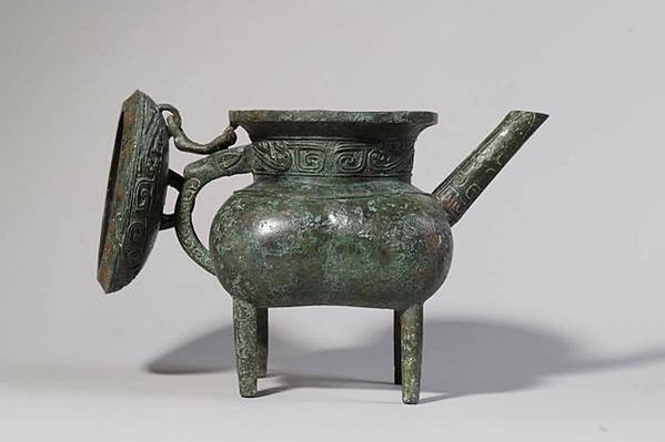 青銅卣/卣（音「友」）一種古代酒器，常見於商朝和西周時期，在