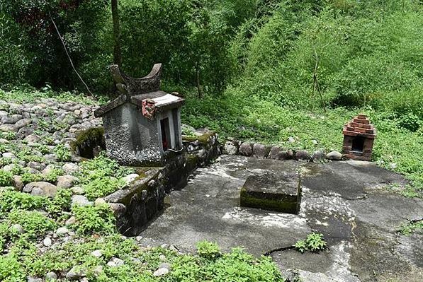 苗栗縣西湖鄉伯公(土地公福德祠)墓塚式-卵石化胎