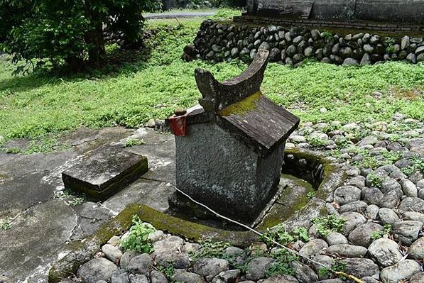 苗栗縣西湖鄉伯公(土地公福德祠)墓塚式-卵石化胎