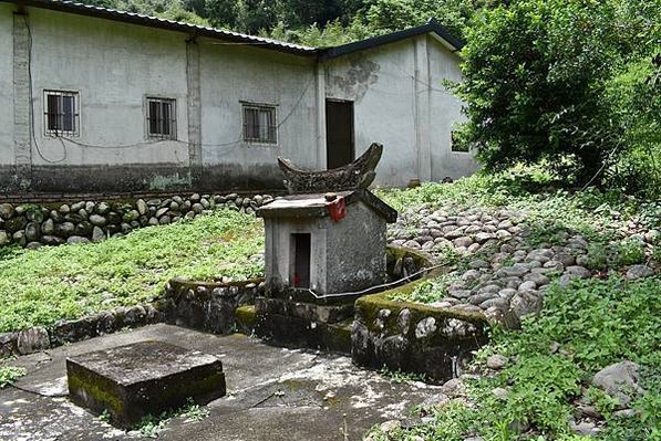 苗栗縣西湖鄉伯公(土地公福德祠)墓塚式-卵石化胎