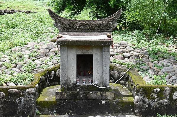 苗栗縣西湖鄉伯公(土地公福德祠)墓塚式-卵石化胎