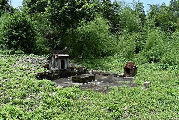 苗栗縣西湖鄉伯公(土地公福德祠)墓塚式-卵石化胎