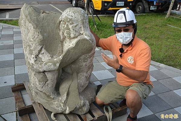 金太郎抱鯉魚像在日本文化中有著吉祥寓意，如同七福神中手持釣竿