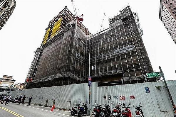 竹北天坑「520建案自救會」「豐采520」建案周邊道路至今共