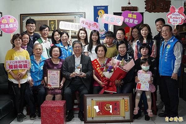 新竹縣湖口鄉69歲婦人姜秋嬉，擔任新竹家扶寄養家庭的魔力媽媽