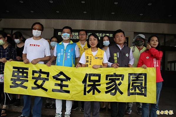 竹北天坑「520建案自救會」「豐采520」建案周邊道路至今共